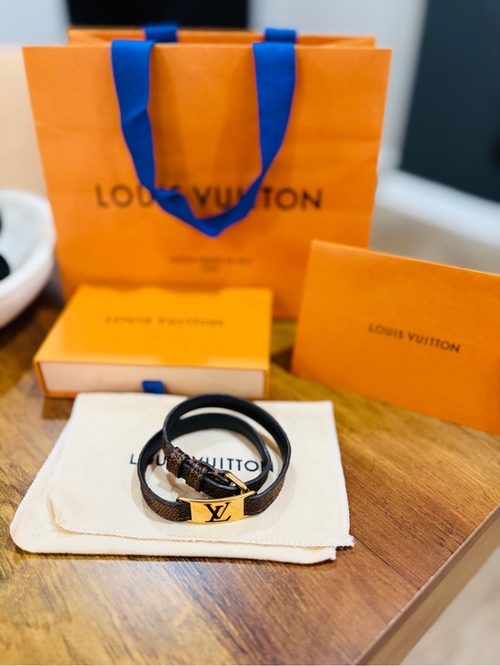 Louis Vuitton Jewelry - Louis Vuitton Bracelet Damier
Sign It M6623